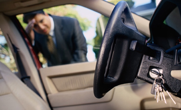 ¿Qué hacer si la puerta de mi coche no abre?